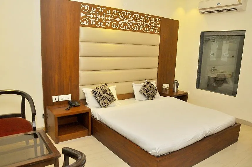 ** Ξενοδοχείο Silky Resorts Zirakpur Ινδία