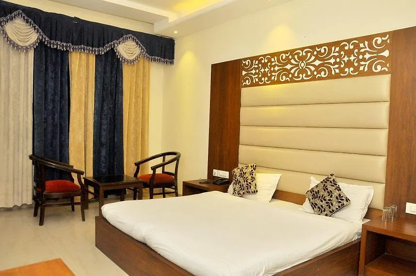 Silky Resorts Zirakpur 2*,  Ινδία