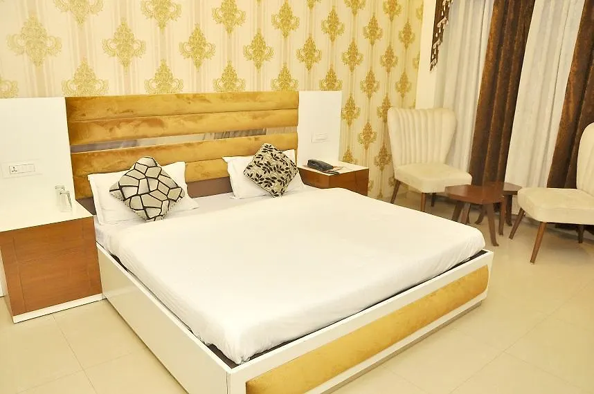 Silky Resorts Zirakpur 2*,  Ινδία