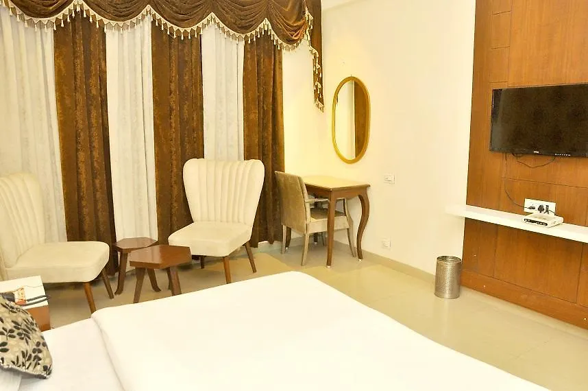 Silky Resorts Zirakpur Ξενοδοχείο