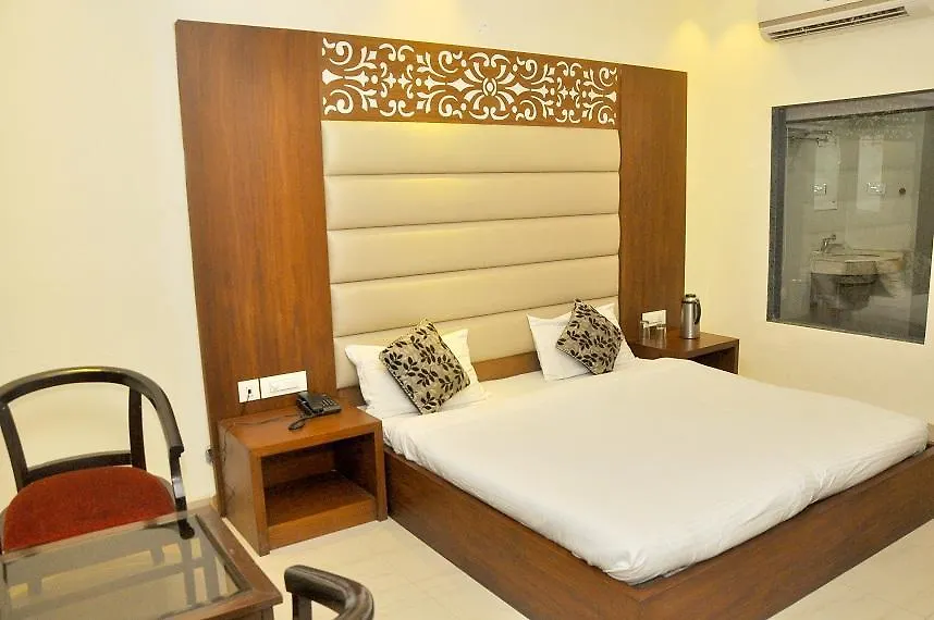 Silky Resorts Zirakpur Ινδία